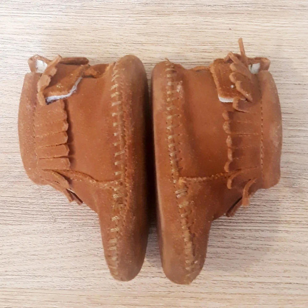 Minnetonka Fringe Moccasins / Baby Size 2 Tan Leather Moccasins
